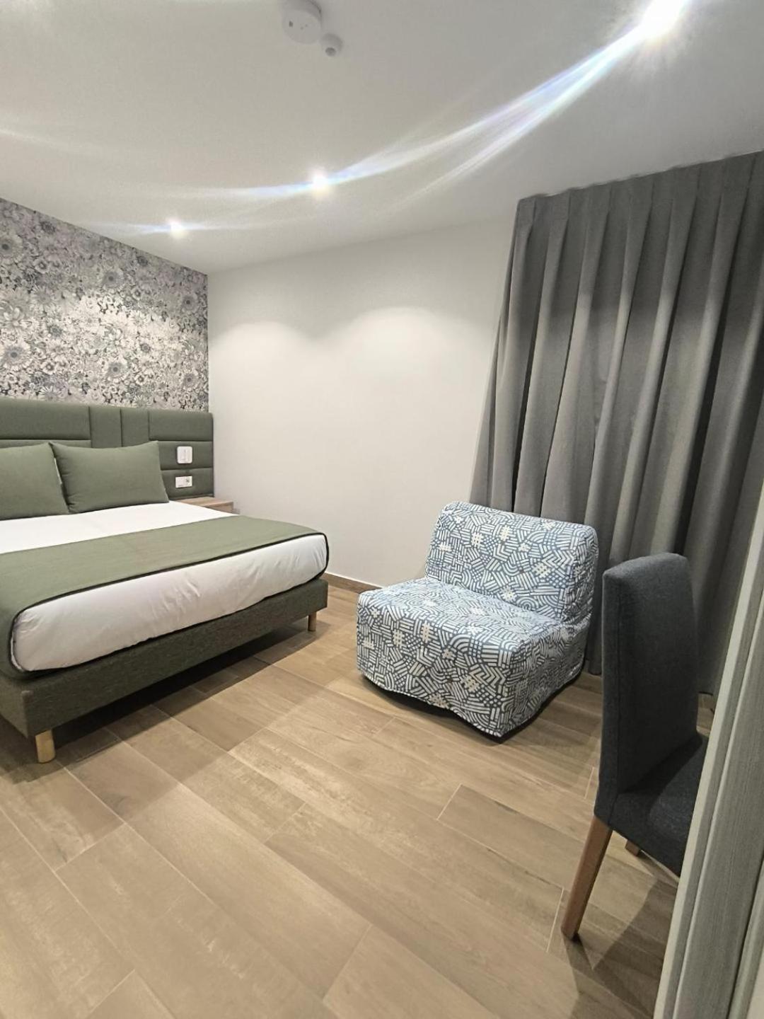 Hostal San Blas Madrid Luaran gambar