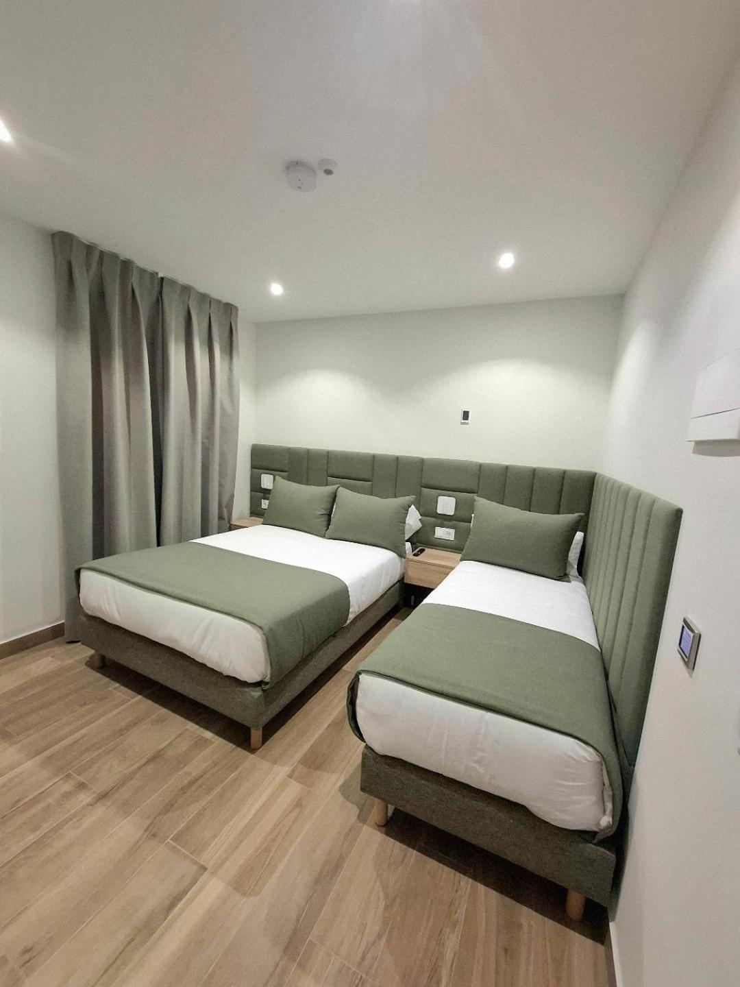 Hostal San Blas Madrid Luaran gambar
