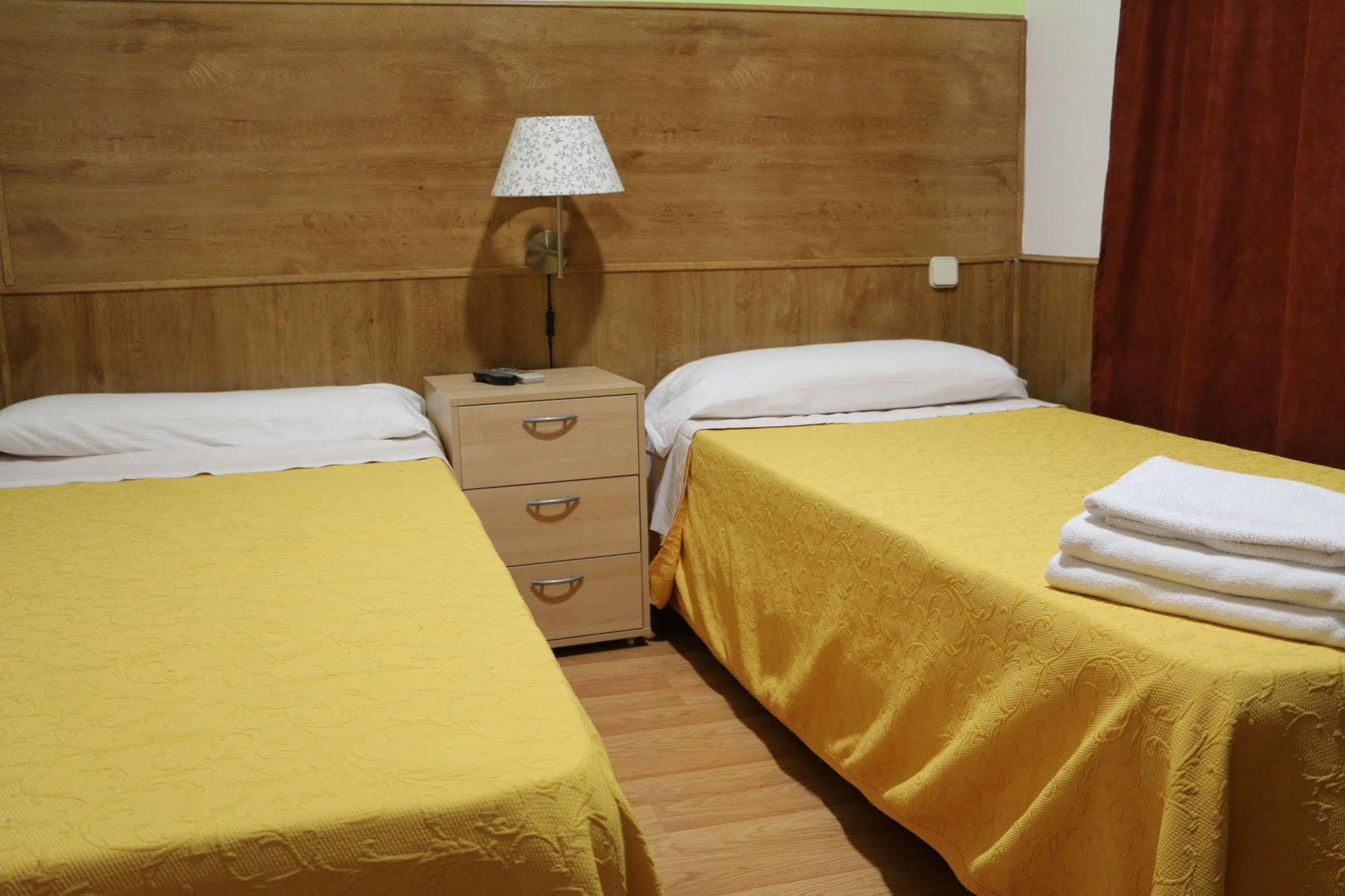 Hostal San Blas Madrid Luaran gambar